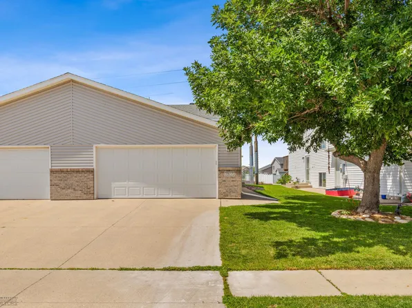 1977 52nd St S, Fargo, ND 58103
