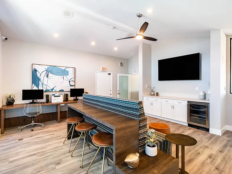 Chaparral Apartments — Photo 16