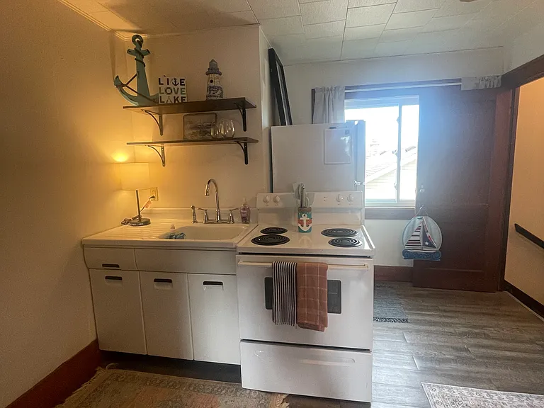 320 Wilson Ave — Photo 5