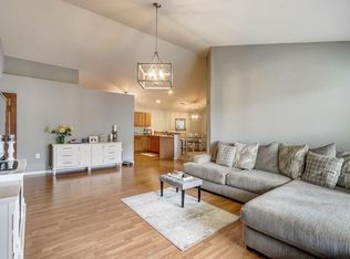 585 Grandview Ct UNIT C, Pewaukee, WI 53072