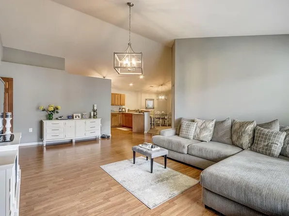 585 Grandview COURT #C, Pewaukee, WI 53072