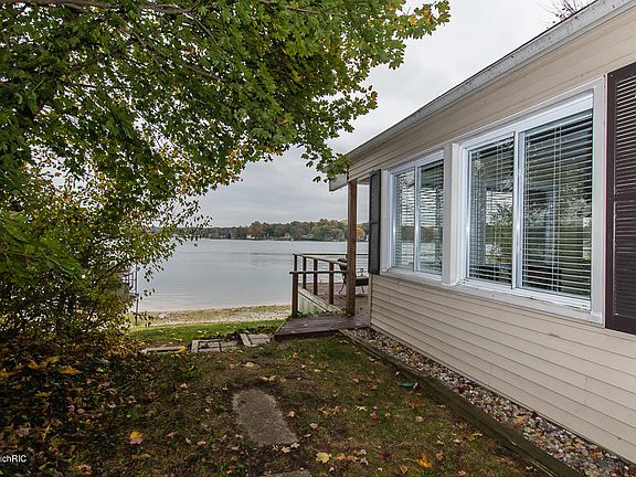5th image of 418 W Crooked Lake Dr