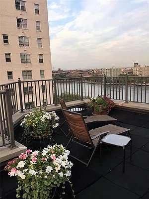 Sold by R New York | media 8