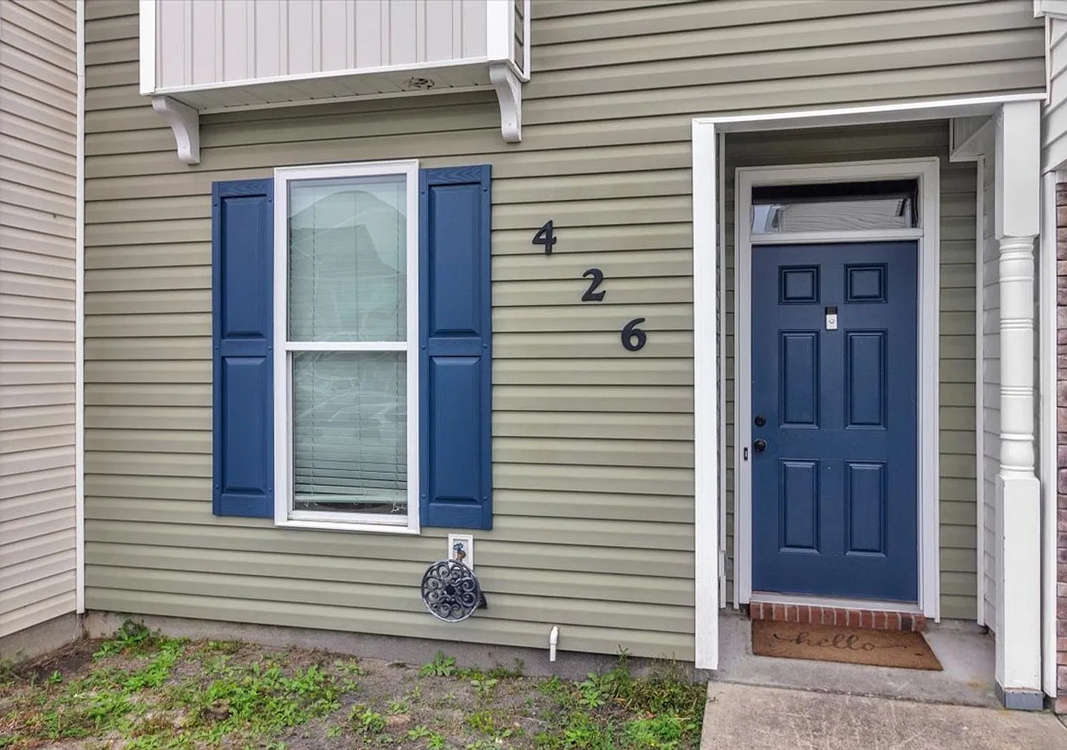 2 Bed 2.5 Bath Townhome — Photo 3