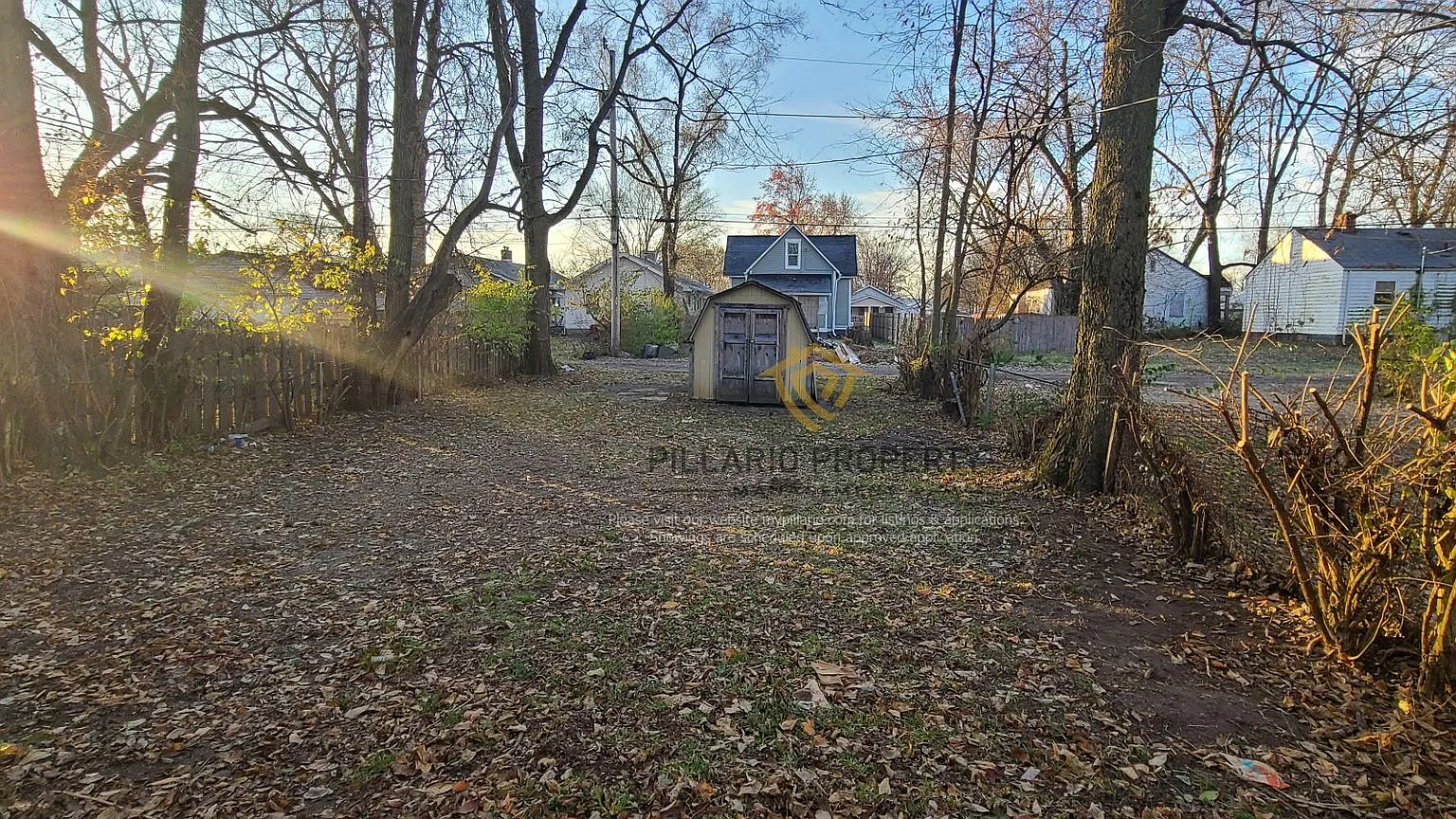 Refreshed 3 Bedroom Home with Partially Fenced In Yard, Available NOW! — Photo 3