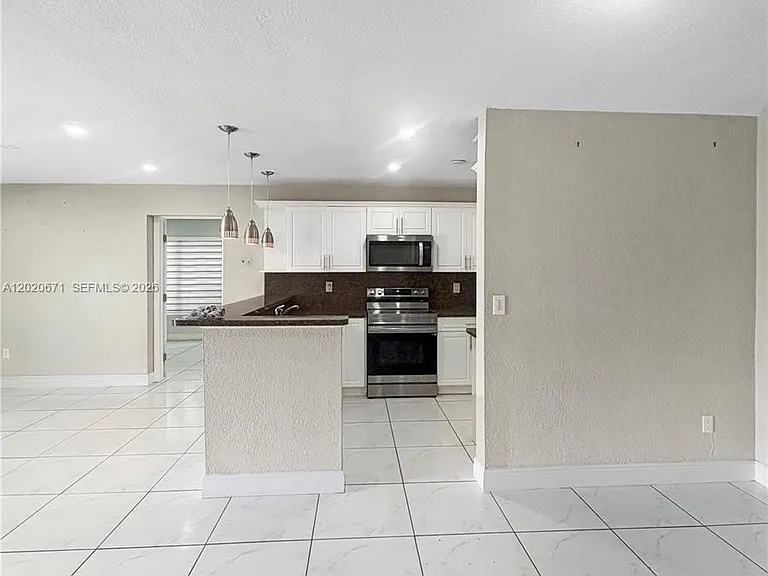 17311 NW 49th Ave — Photo 2