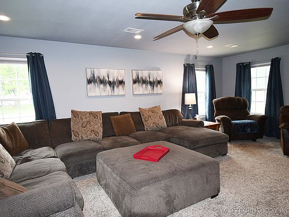 5th image of 304 S Blackstone St