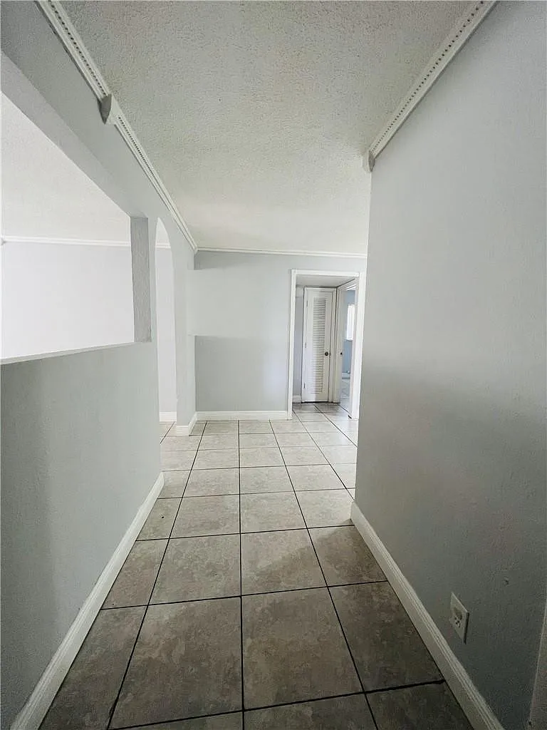 1001 SW 74th Ave — Photo 2