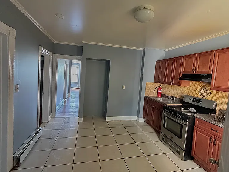 205 N 4th St #2 — Photo 6