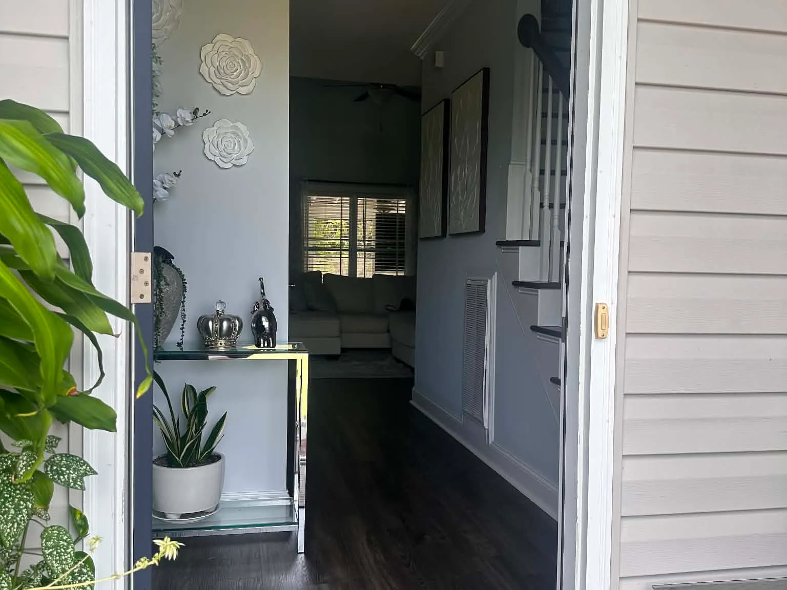 3 bed, 1561 sqft, $2,400 — Photo 2