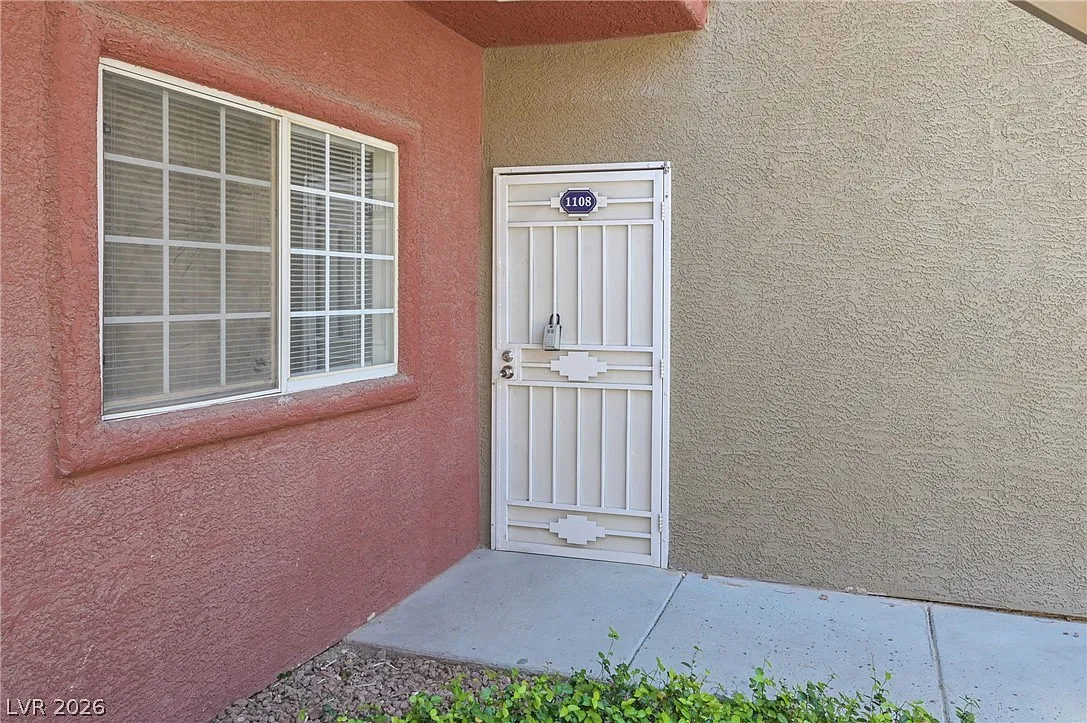 2 bed, 2.0 bath, 974 sqft, $1,000 — Photo 2