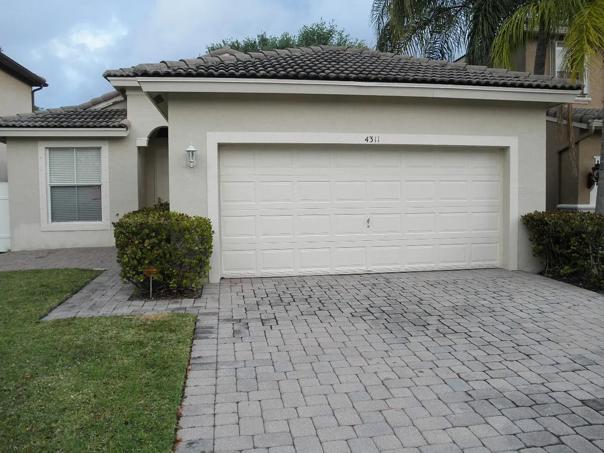 Building Photo - 4311 N Magnolia Cir