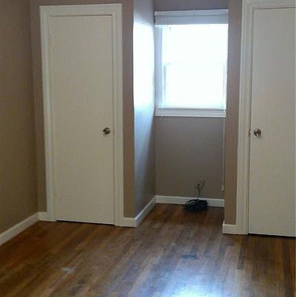 3rd image of 4016 Lovell Ave