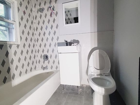 5th image of 144 Clendenny Ave APT 1L