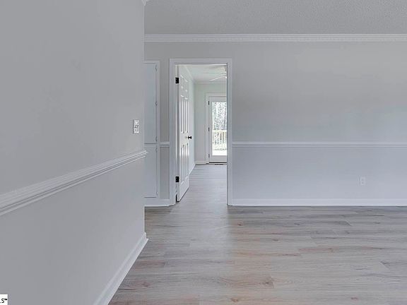 4th image of 111 Oak Park Dr