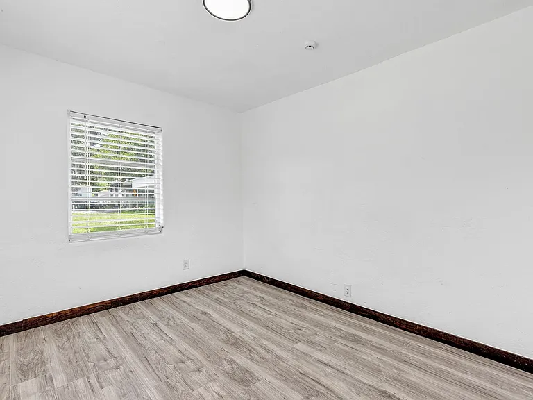 611 Marion St — Photo 4