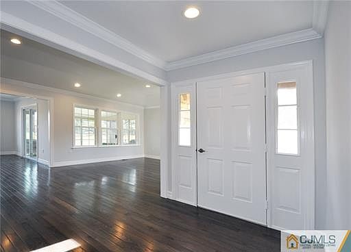4th image of 33 Ethan Allen Dr #1212