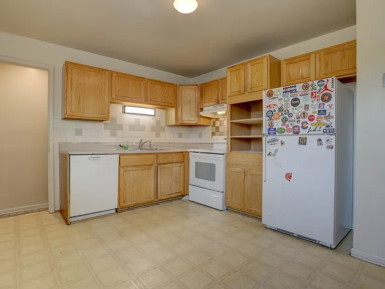 16270 W 14th Ave — Photo 8