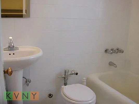 Rented by KVNY Soho | media 1