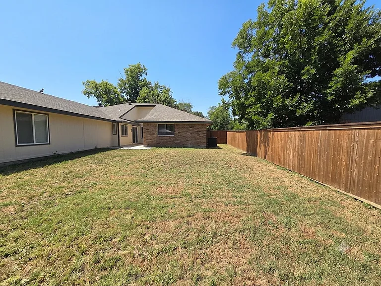 1130 Pyramid Dr — Photo 24