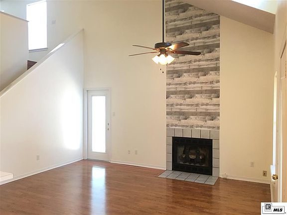 3rd image of 135 Sonoma Cir