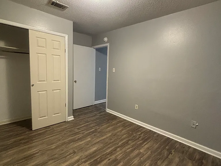 5604 Picadilly Circus St — Photo 6
