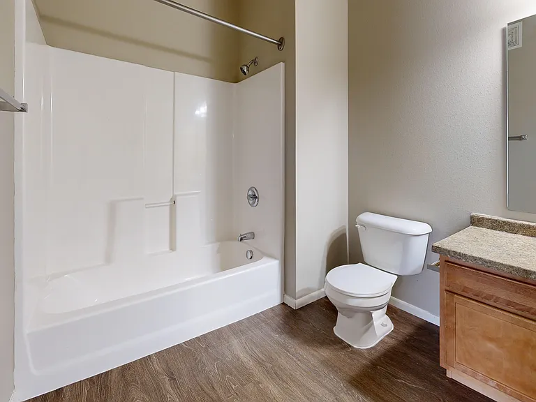 Timber Cove Apartments — Photo 25