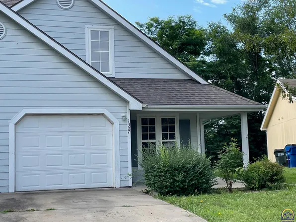 1307 Sunchase Dr, Lawrence, KS 66044