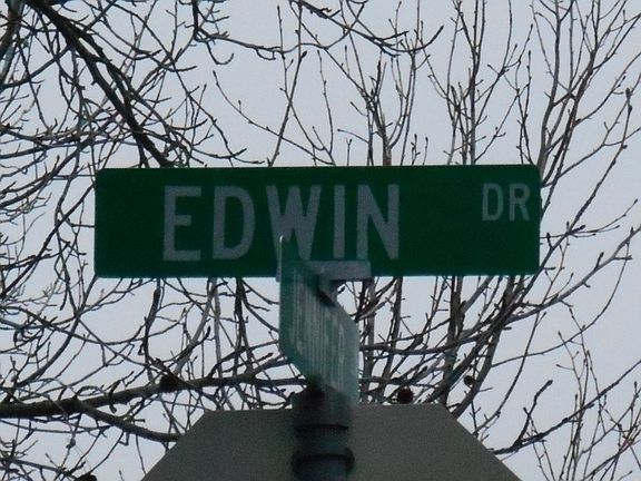 5th image of 475 Edwin Dr