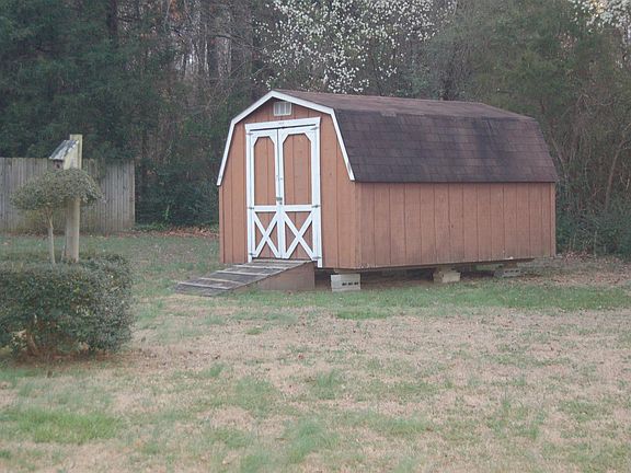 4th image of 110 Abbott Ln