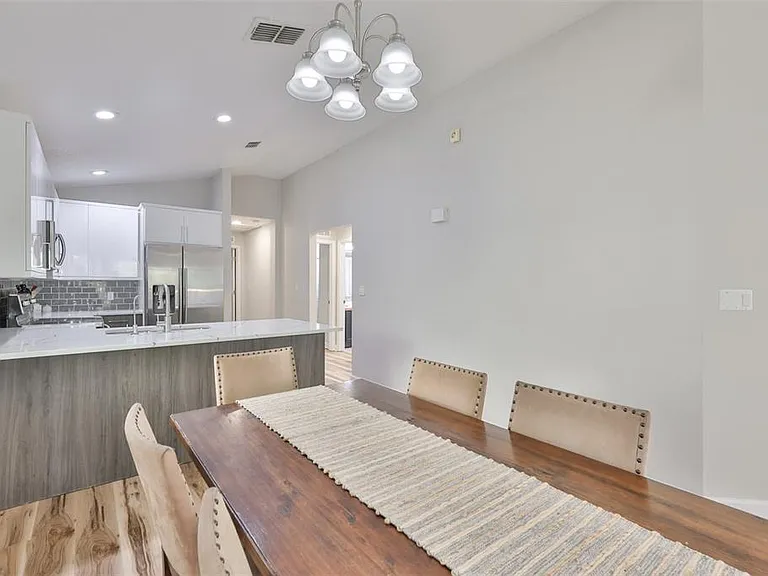 2331 W Chestnut St — Photo 11