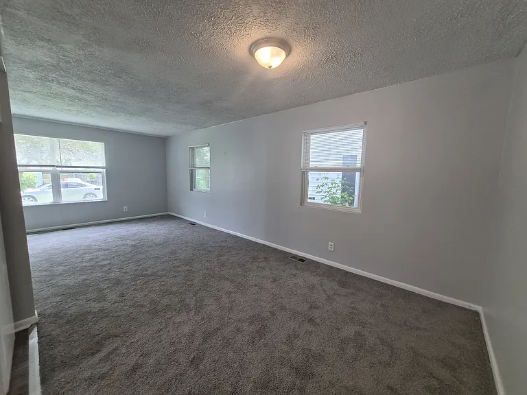 4708 Payton Ave — Photo 11