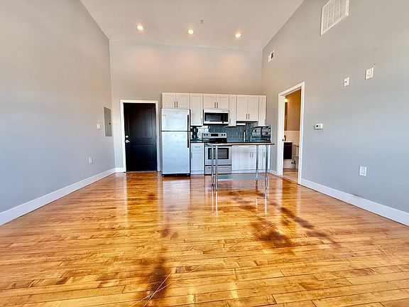 4th image of 1519 S 17th St #O322