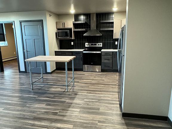 5th image of 220 E Greenfield Ln Unit B-204