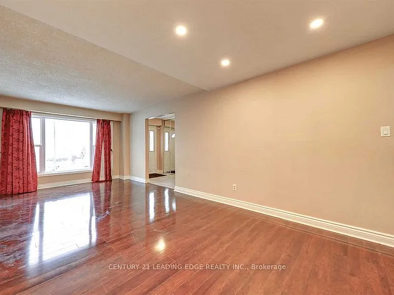 45 Burkwood Cres — Photo 7