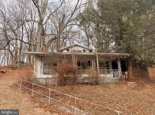 23 N Lake Dr, Pottsville, PA 17901