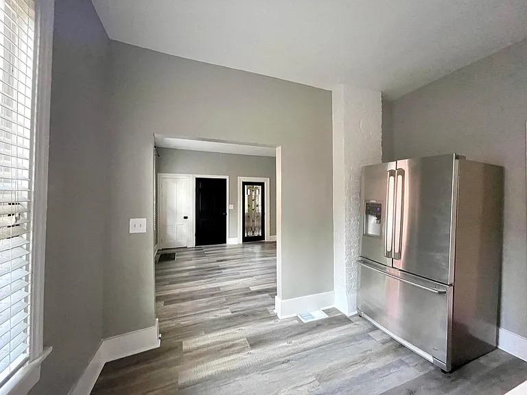 2045 W 38th St #D — Photo 9
