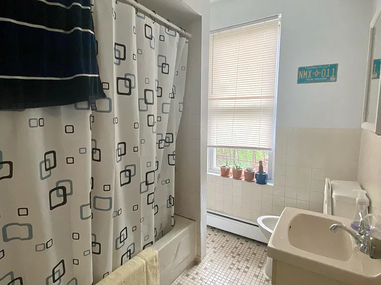 606 Jefferson St #3R — Photo 7