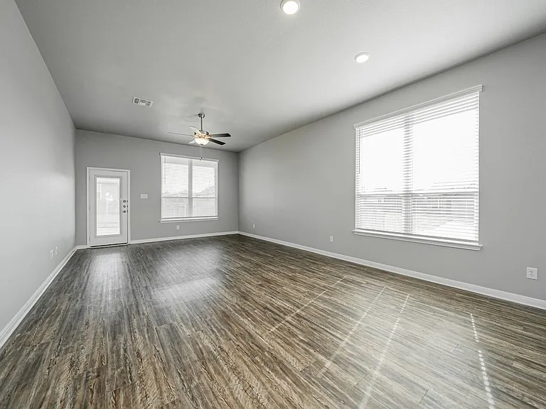 521 Fallbrook Dr — Photo 10
