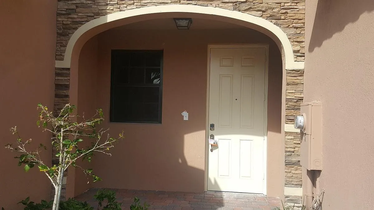 3 bed, 2.5 bath, 1407 sqft, $2,400 — Photo 2