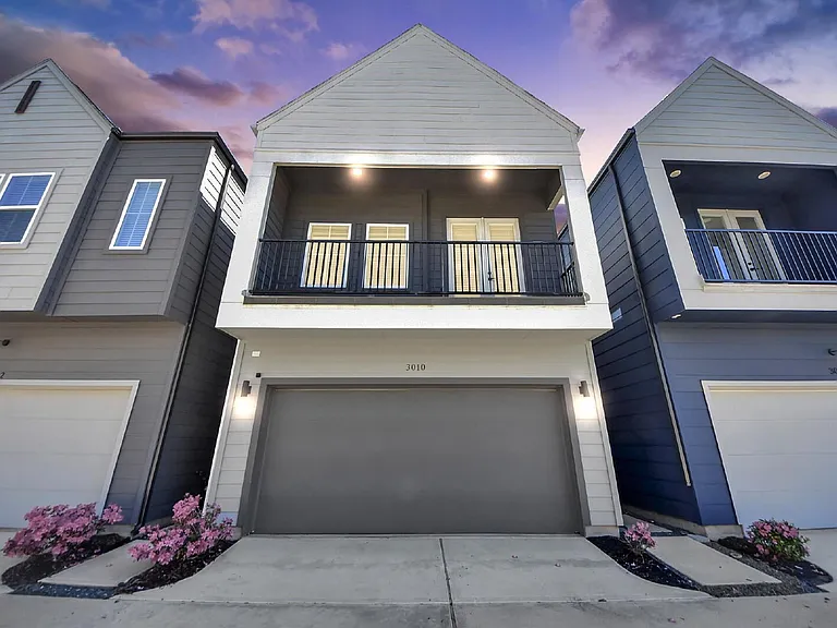 3010 Jensen Dr — Photo 1