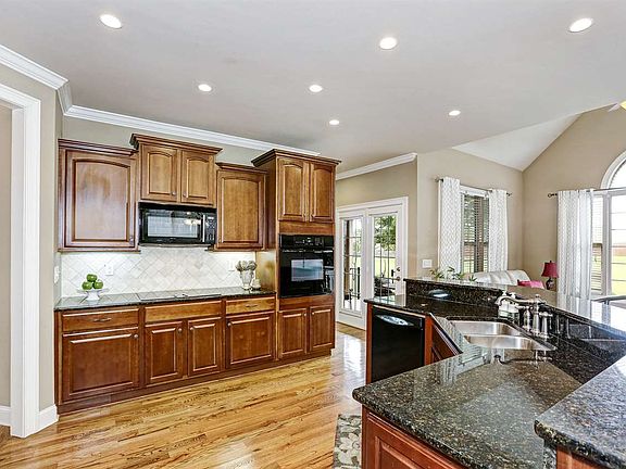 4th image of 398 Weatherford Dr NW