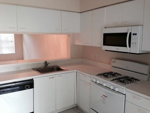 3rd image of 7926 Sanibel Dr #1