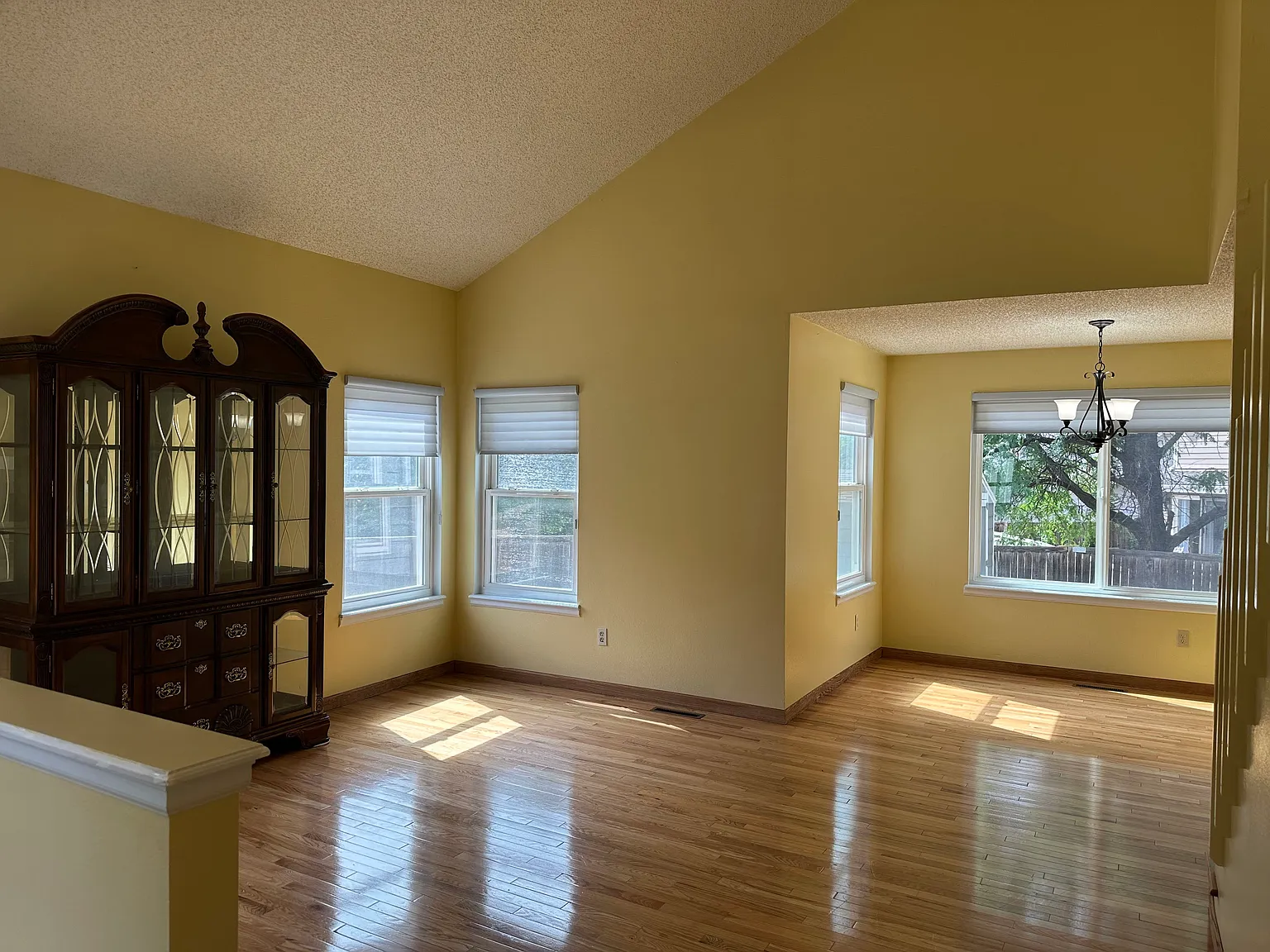 4 bed, 3.5 bath, 2500 sqft, $3,300 — Photo 4