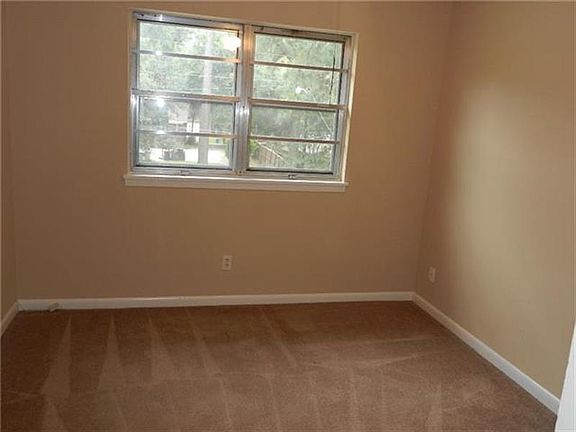 3rd image of 2111 Urbandale St