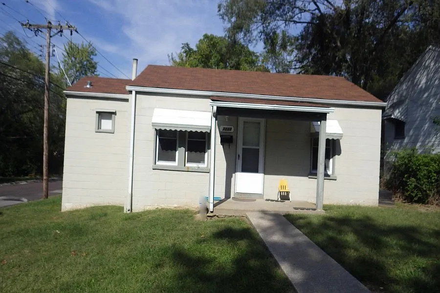 7223 Eunice Ave photo 1