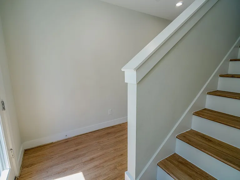 615 Northew St #G — Photo 6