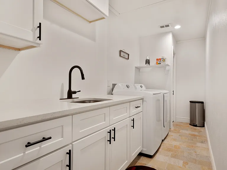 1005 Speer Ln — Photo 18