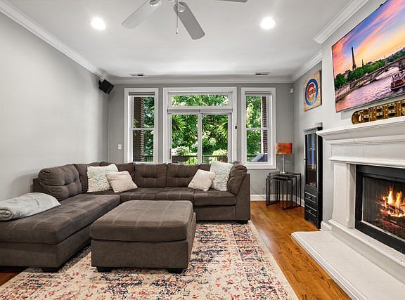 4th image of 4903 N Winthrop Ave #1