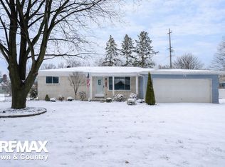 1209 Clearview Dr, Flushing, MI 48433